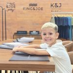 Menino que vendia geladinho realiza sonho em fábrica de roupas