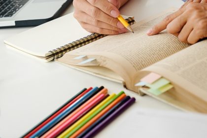 Webinar gratuito debate políticas de IA na educação