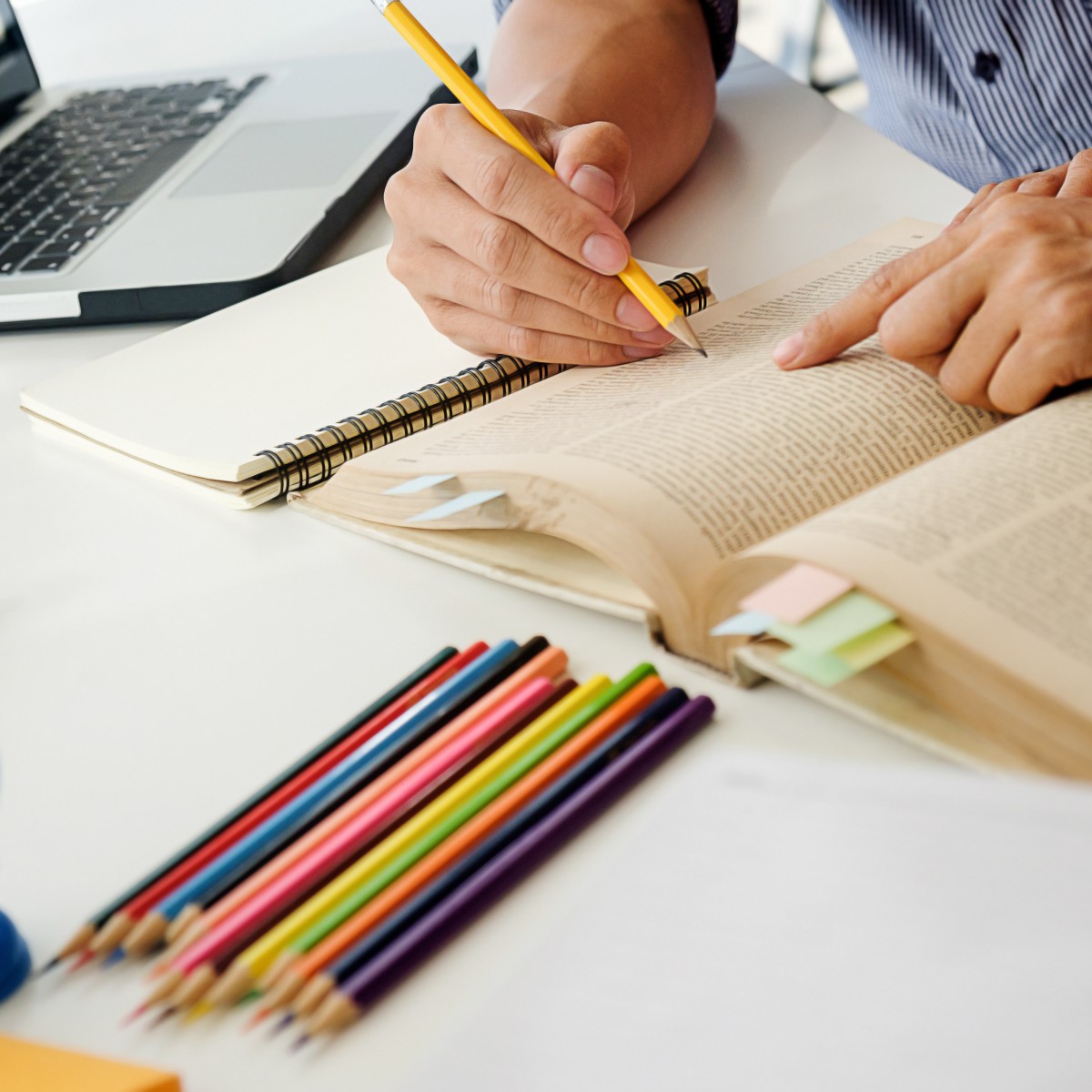 Webinar gratuito debate políticas de IA na educação